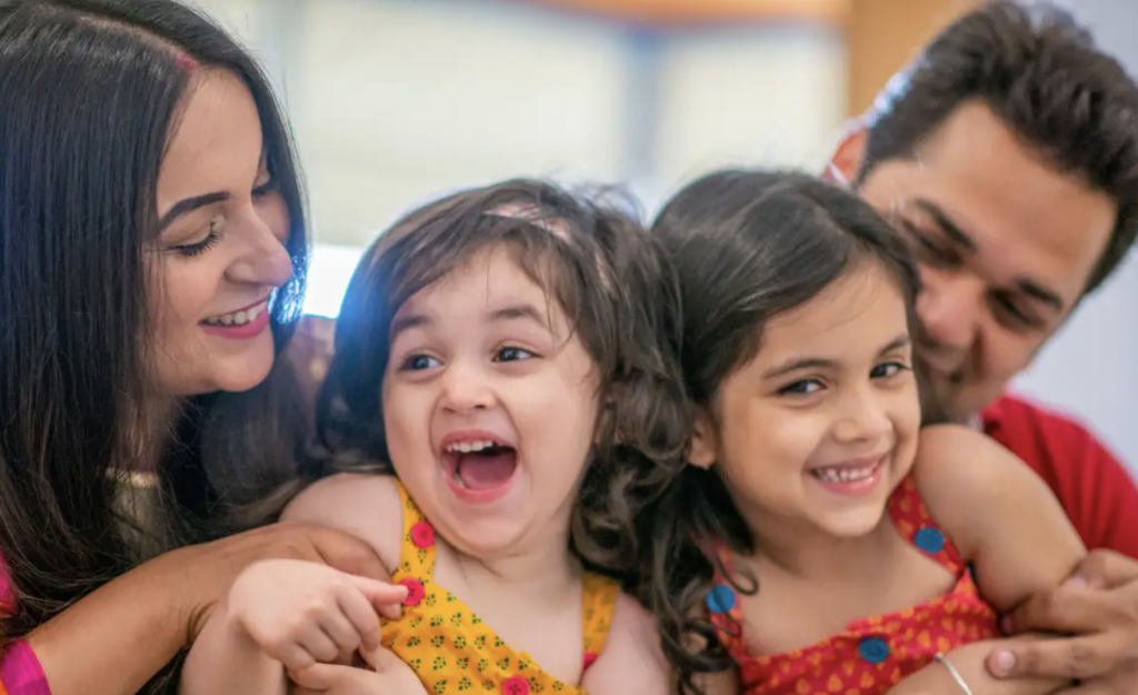 H1B Visa Policy : 21 साल की उम्र के बाद Green Card मिलना मुश्किल, H-1B परिवारों में बढ़ी चिंता!